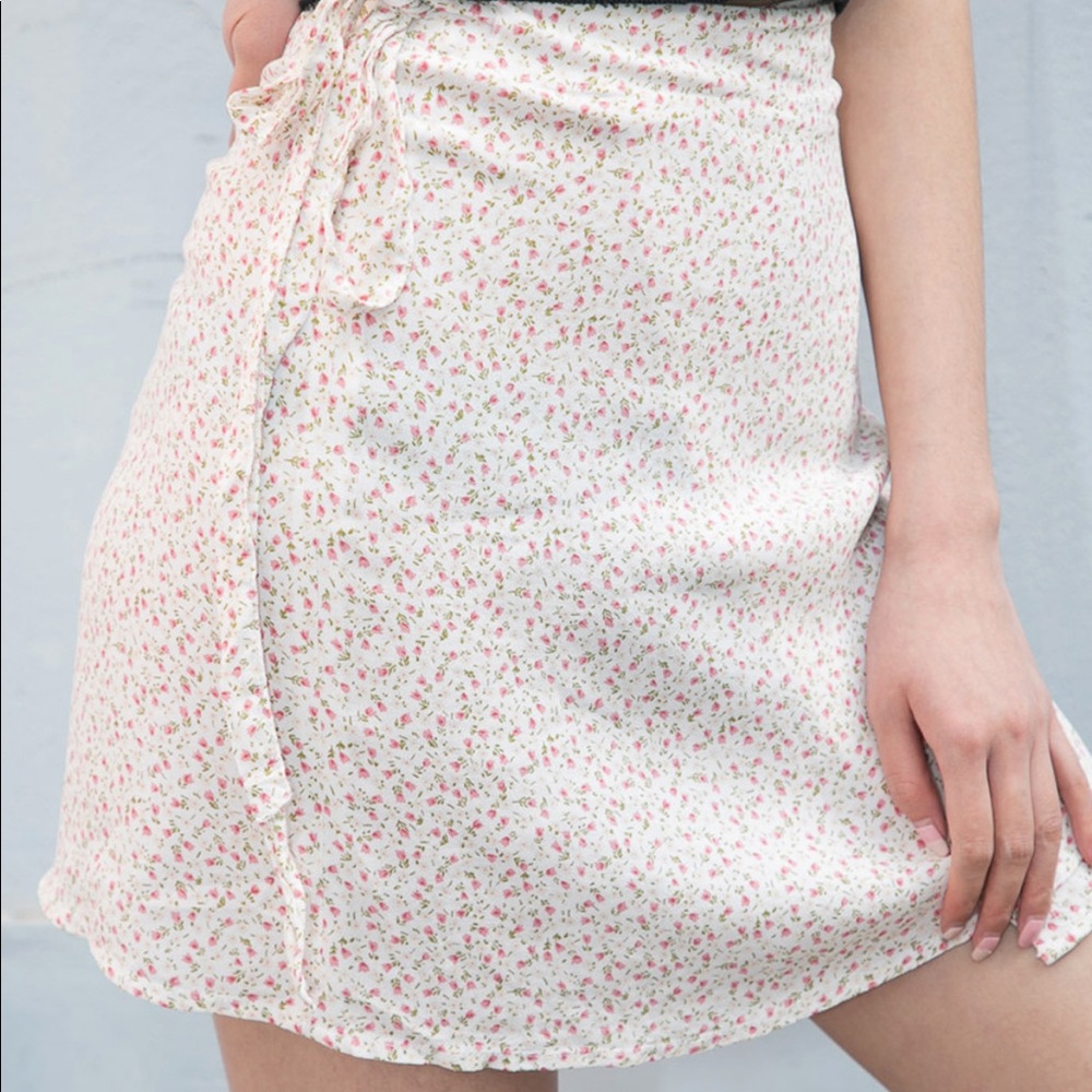 brandy melville tie front skirt